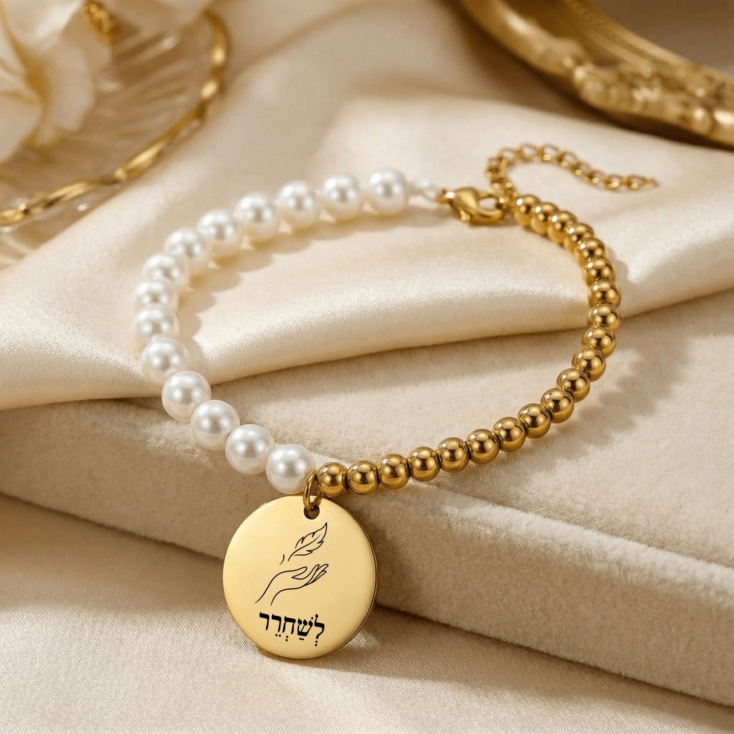 Let Go –“Leshachrer” Pearl & Gold Beads Coin Bracelet